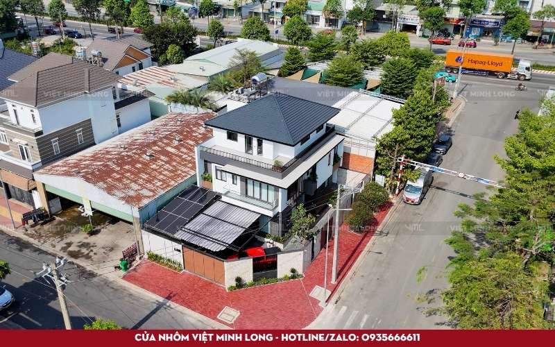 biệt thự 2 tầng mái nhật cửa nhôm