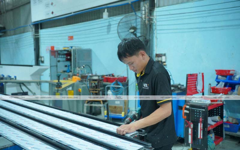 Sản xuất cửa nhôm Maxpro hệ 55 - Cửa nhôm Việt Minh Long